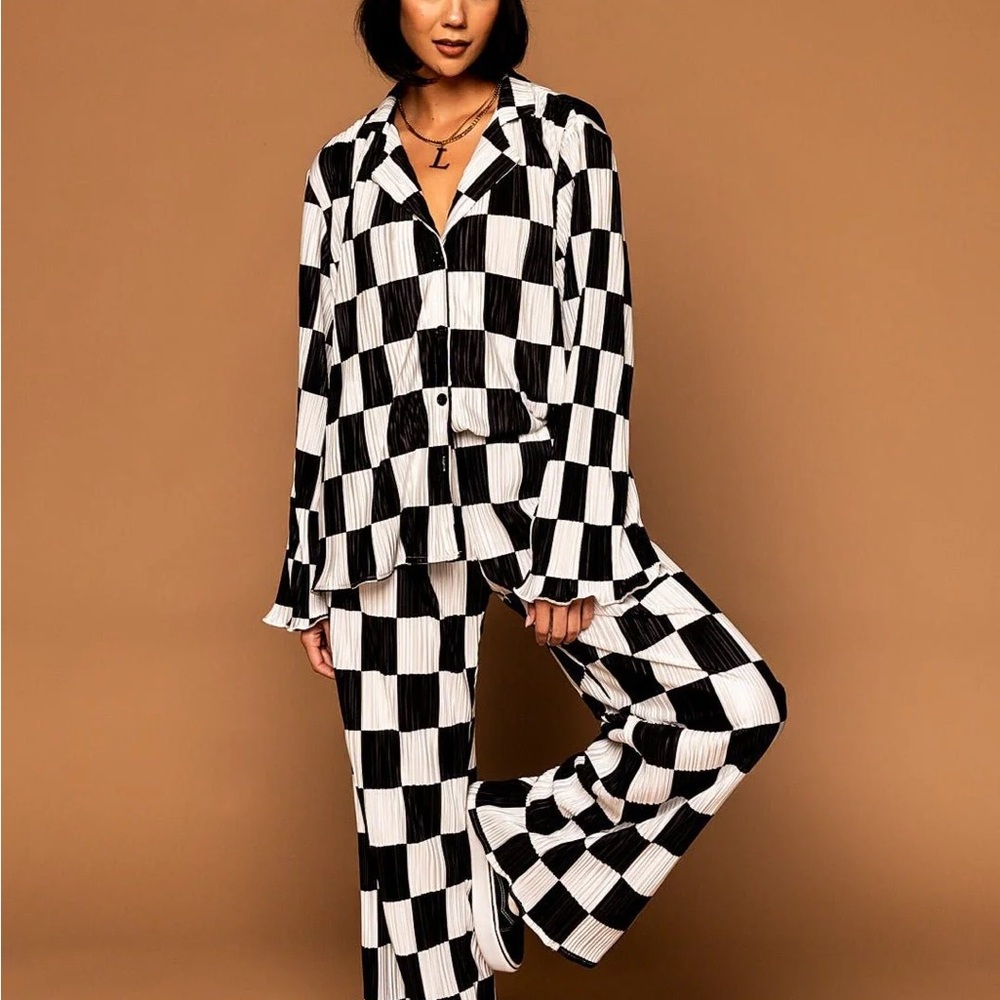 ❌❌SOLD❌❌Never Fully Dressed Black and White Checkered Top